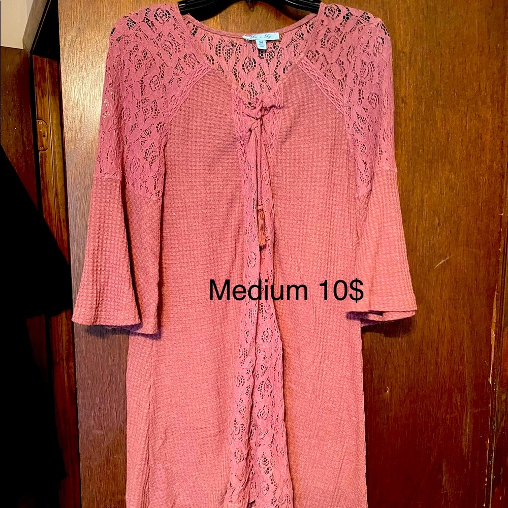 Very cute elbow sleeve dress